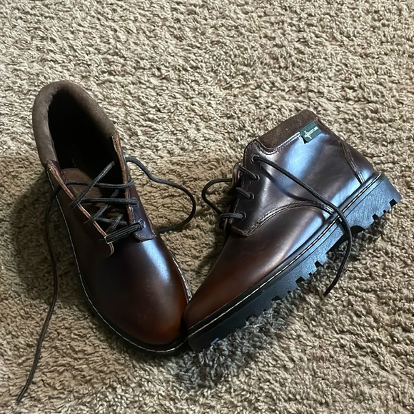 Vintage Ladies Eastland brown leather boots that tie in front. Sz 8.5 Medium - Picture 1 of 9